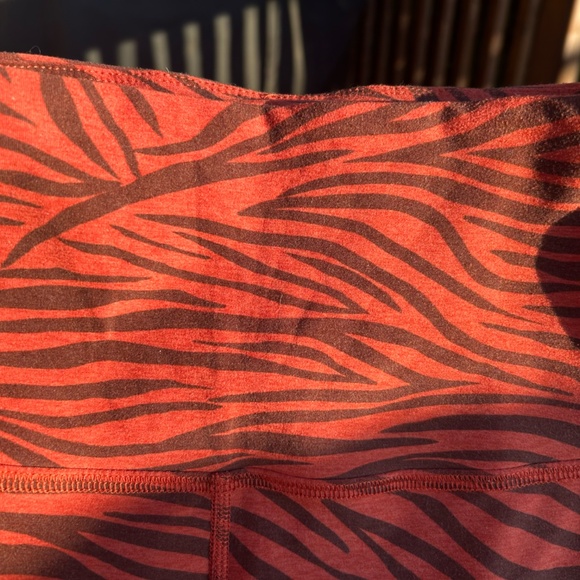 Beyond Yoga Tiger Workout Pants Size Small Super Soft - Picture 3 of 4